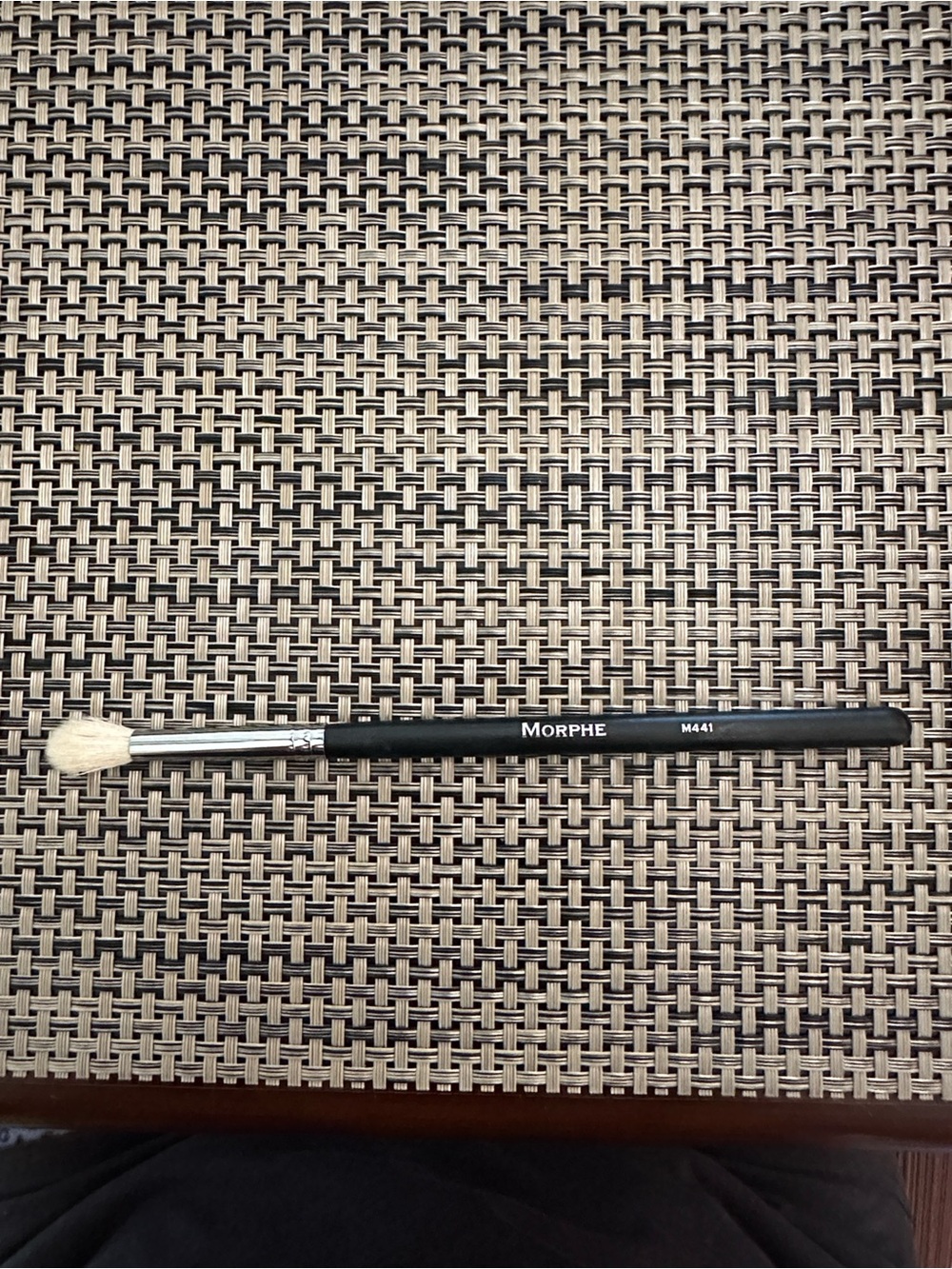 Morphe M441 Fluffy Blending Brush - Black Handle, White Bristles